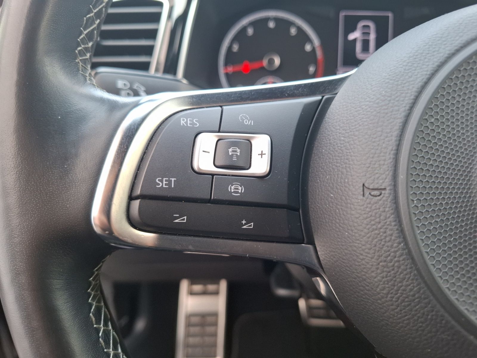 Fahrzeugabbildung Volkswagen T-Roc TSI Sport DSG LED AHK CarPlay ACC RFK SH 1
