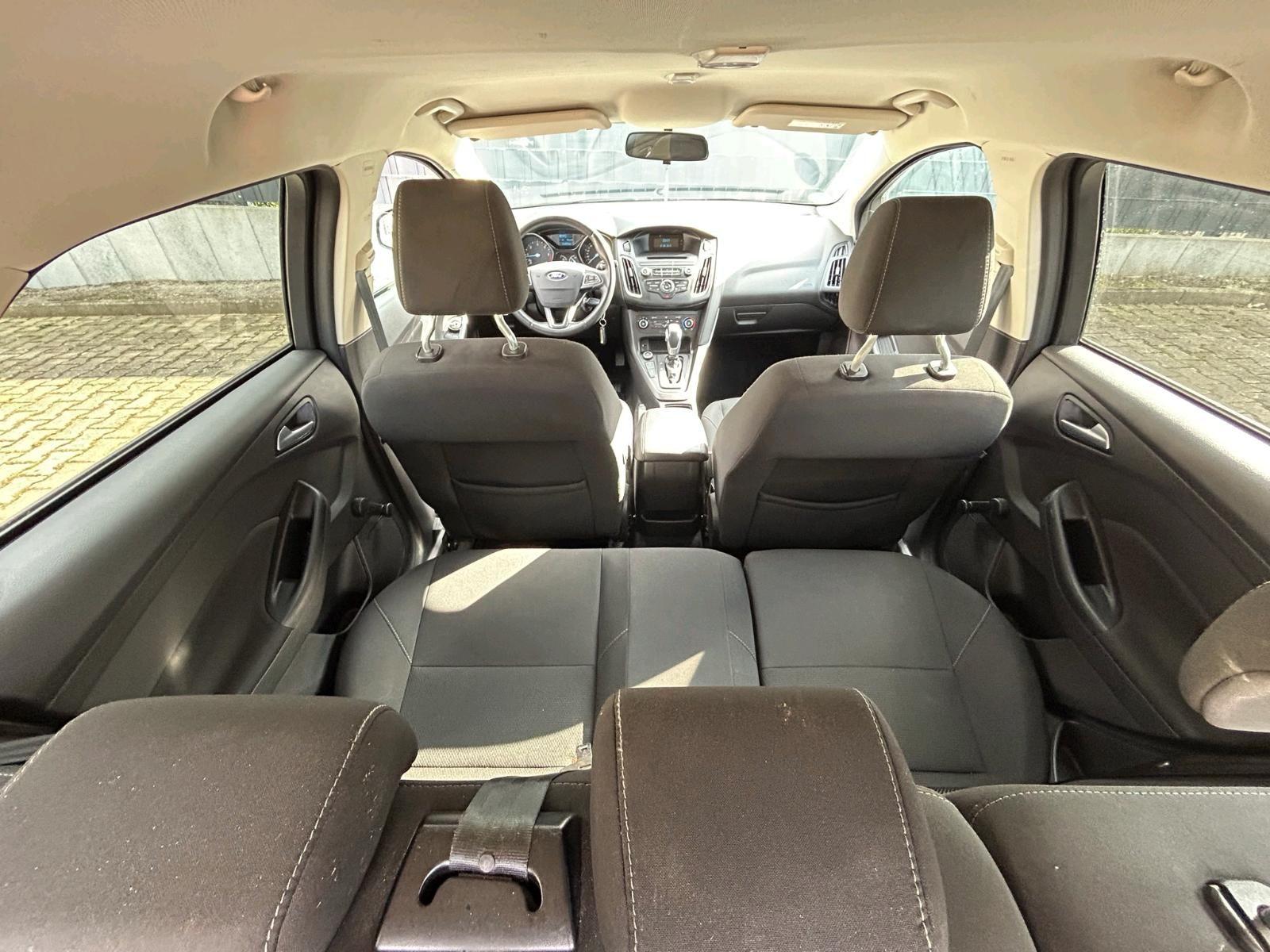 Ford Focus 2015 — photo 11