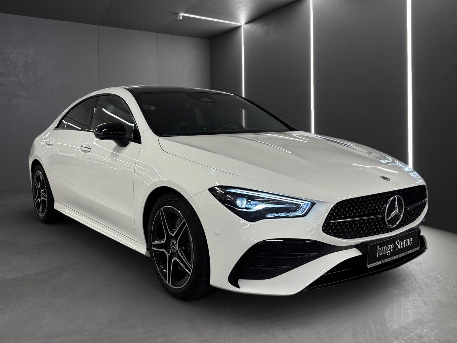 Fahrzeugabbildung Mercedes-Benz CLA 200 AMG Prem *Pano*STDHZG*Distro*360°*Night*
