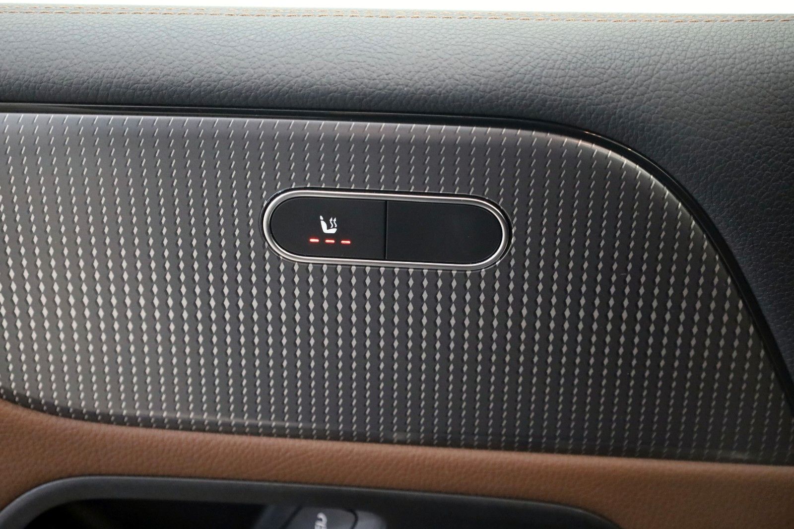 Fahrzeugabbildung Mercedes-Benz B 180d T.Leder,Navi,LED,SH,PDC,SR+WR