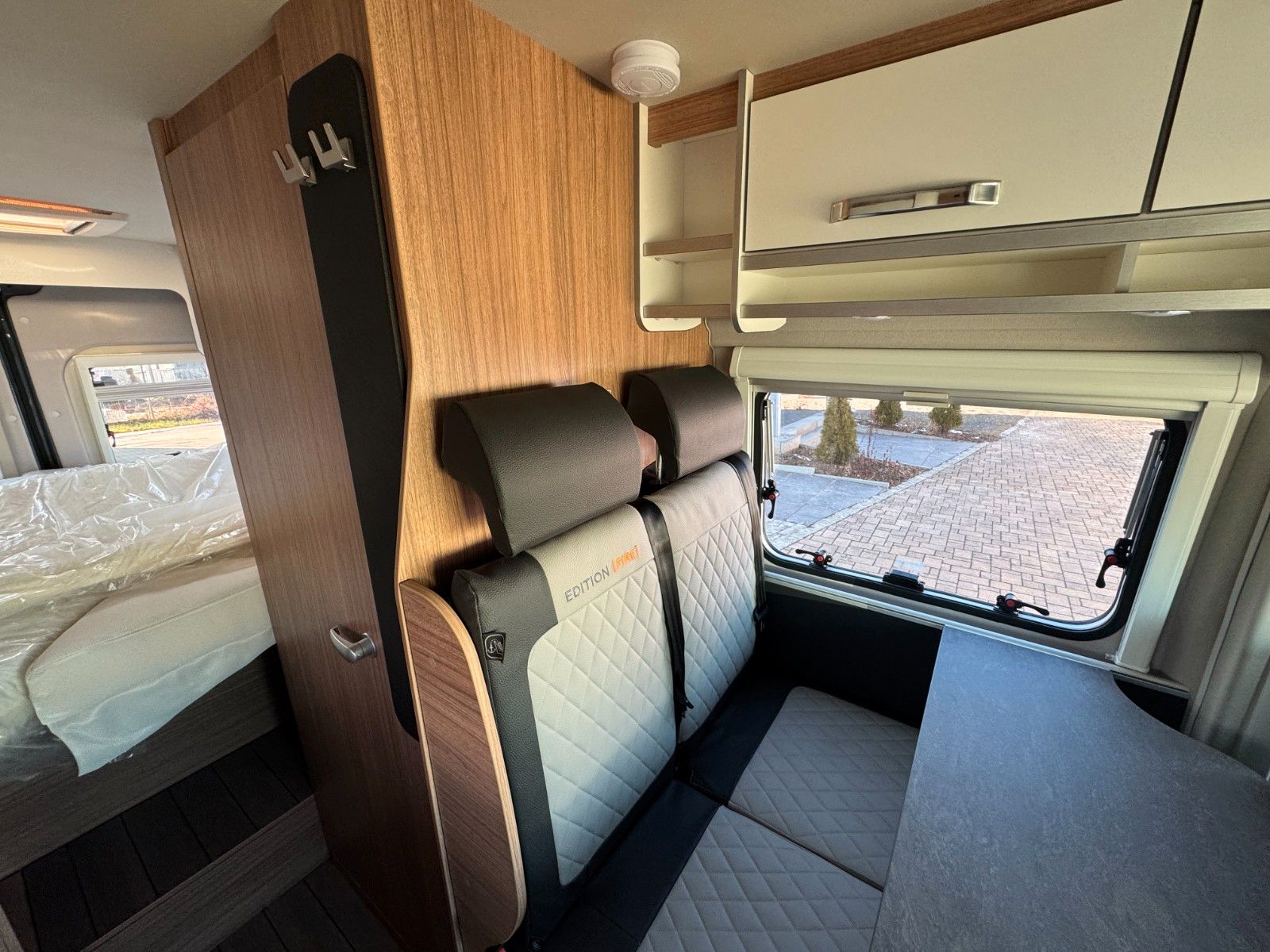 Fahrzeugabbildung Weinsberg CaraBus 600ME Edition Fire, Aufstelldach,Navi