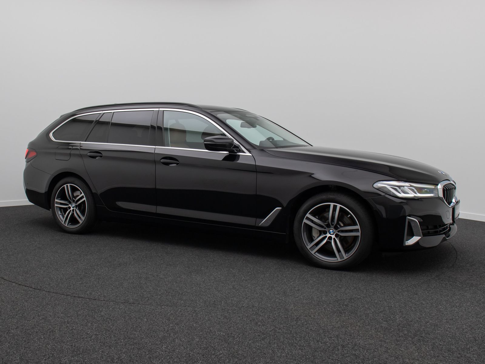 Fahrzeugabbildung BMW 530i xD Luxury Line 4xKlima AHK Kamera DAB Alarm