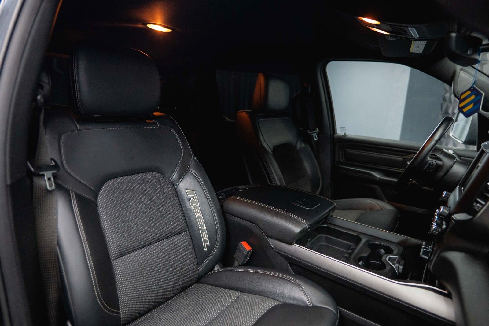 Fahrzeugabbildung Dodge RAM 5.7 V8 HEMI 4x4 REBEL OFFROAD Night AxleLock