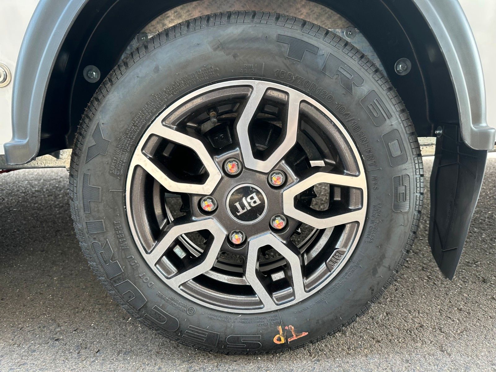 Fahrzeugabbildung Brian James Race Sport / Länge: 5,03 m / 3.000 kg