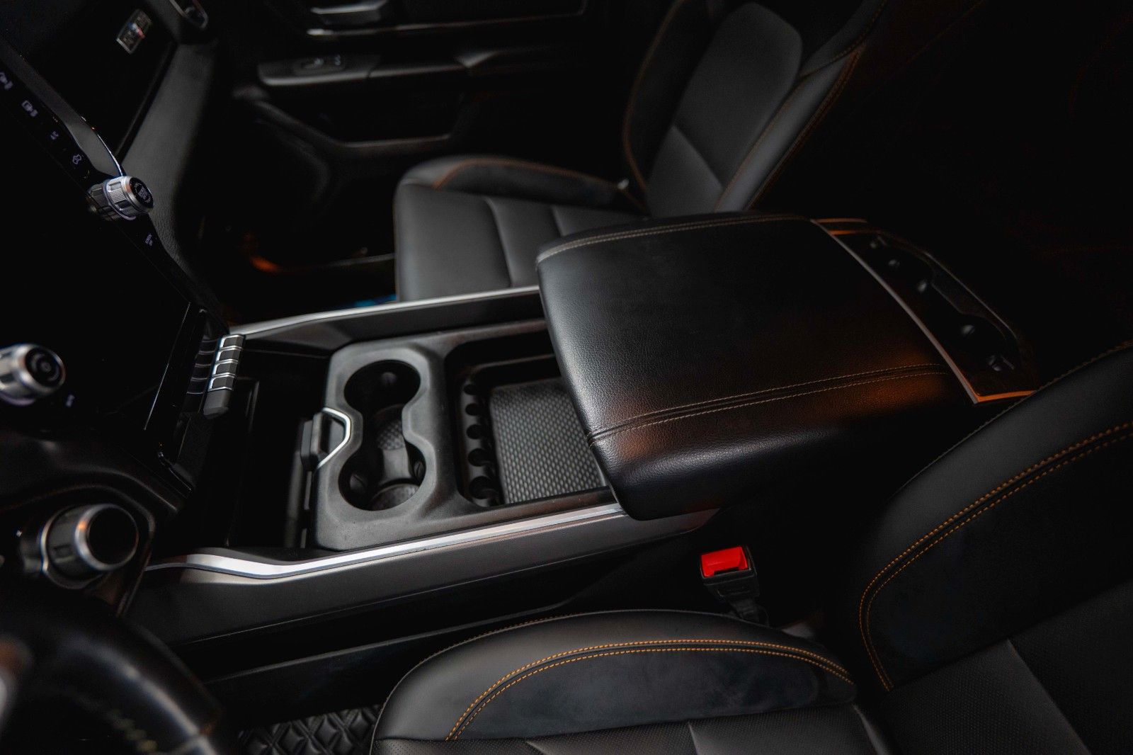 Fahrzeugabbildung Dodge RAM 5.7 V8 HEMI 4x4 OFFROAD Night Limited 19%