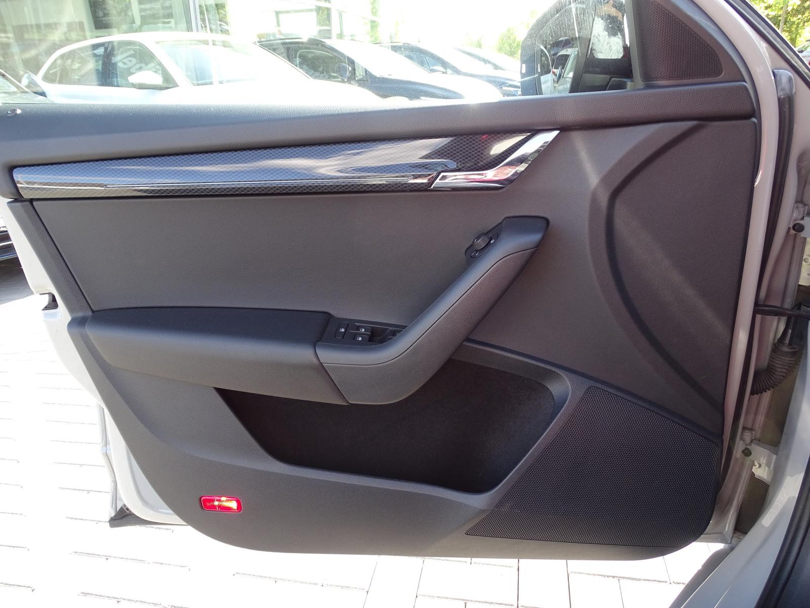 Skoda Octavia Combi 2.0 RS 245 LED Navi ACC SmartLink