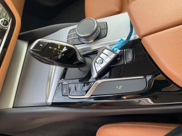Fahrzeugabbildung BMW 520 d Lim Aut. Navi Leder LED Temp. RFK uvm.