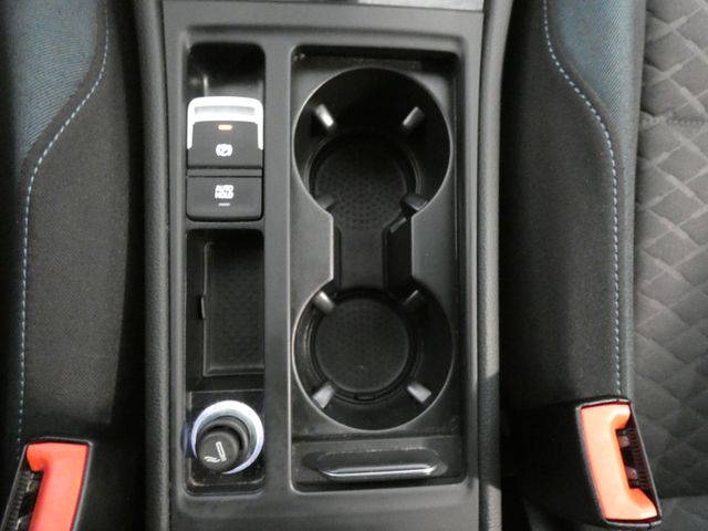 Golf 1.6 TDI IQ.DRIVE STANDHEIZUNG NAVI ACC