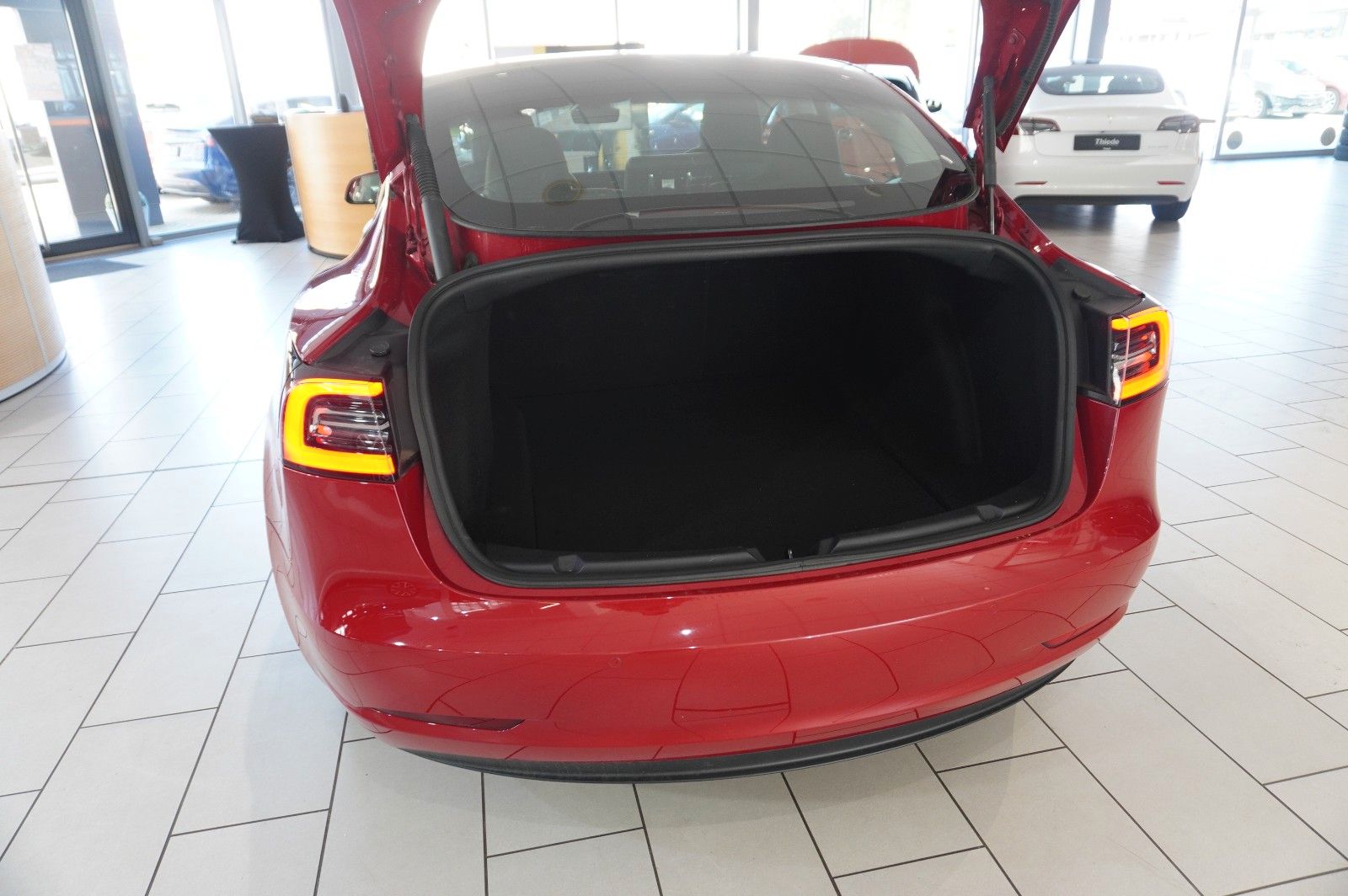 Fahrzeugabbildung Tesla Model 3 PERFORMANCE DUAL-MOTOR NAVI/LED/SH/AMD