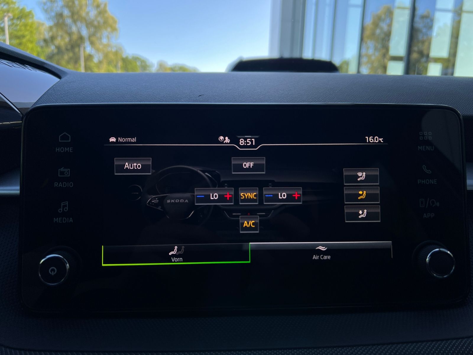 Fahrzeugabbildung SKODA Fabia Selection Tour 1.0 TSI *Vorb. AHK, LED, Ka