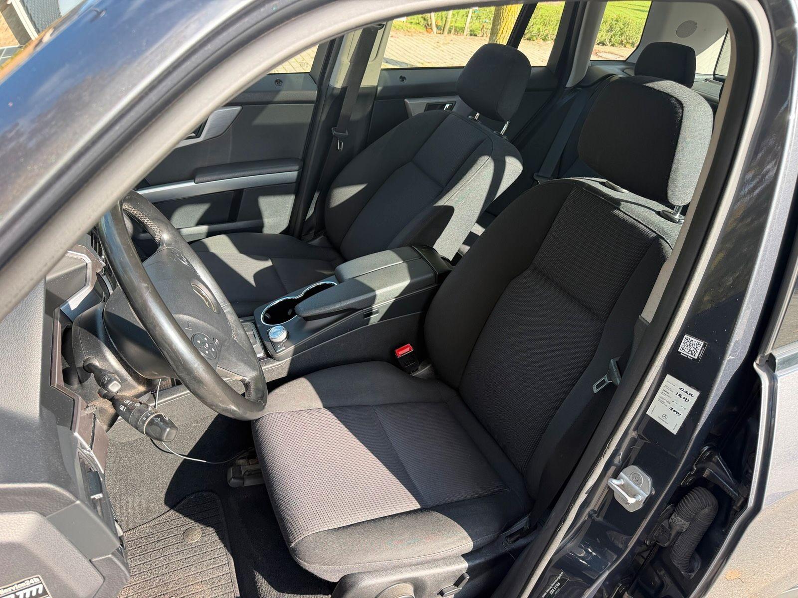 Mercedes-Benz GLK250 2010 — photo 11