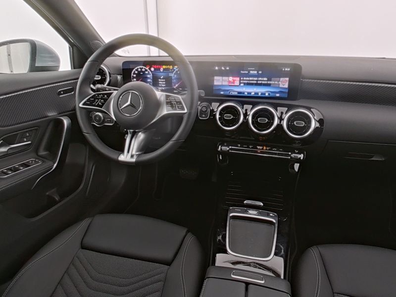 Fahrzeugabbildung Mercedes-Benz A 180 Progressive *LED*Kamera*CarPlay*SHZ*MBUX*