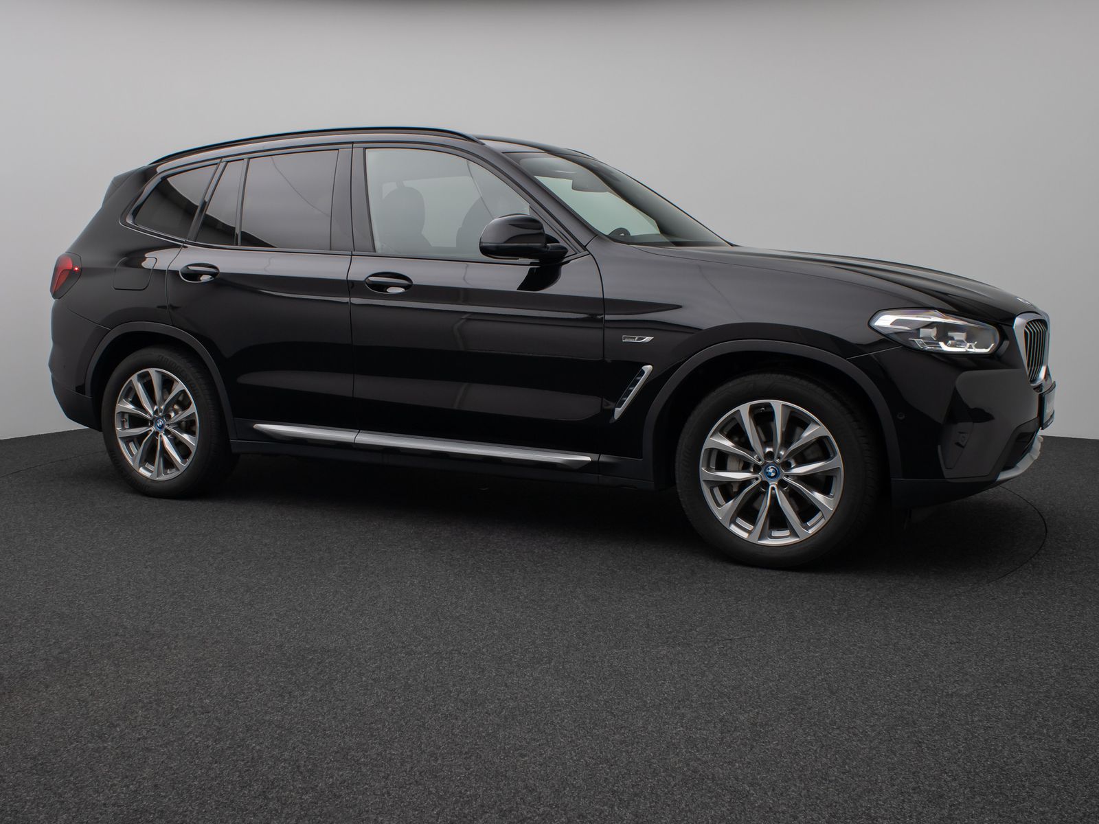 Fahrzeugabbildung BMW X3 xD30e Kamera HUD DAB HiFi Komfort Sport AHK