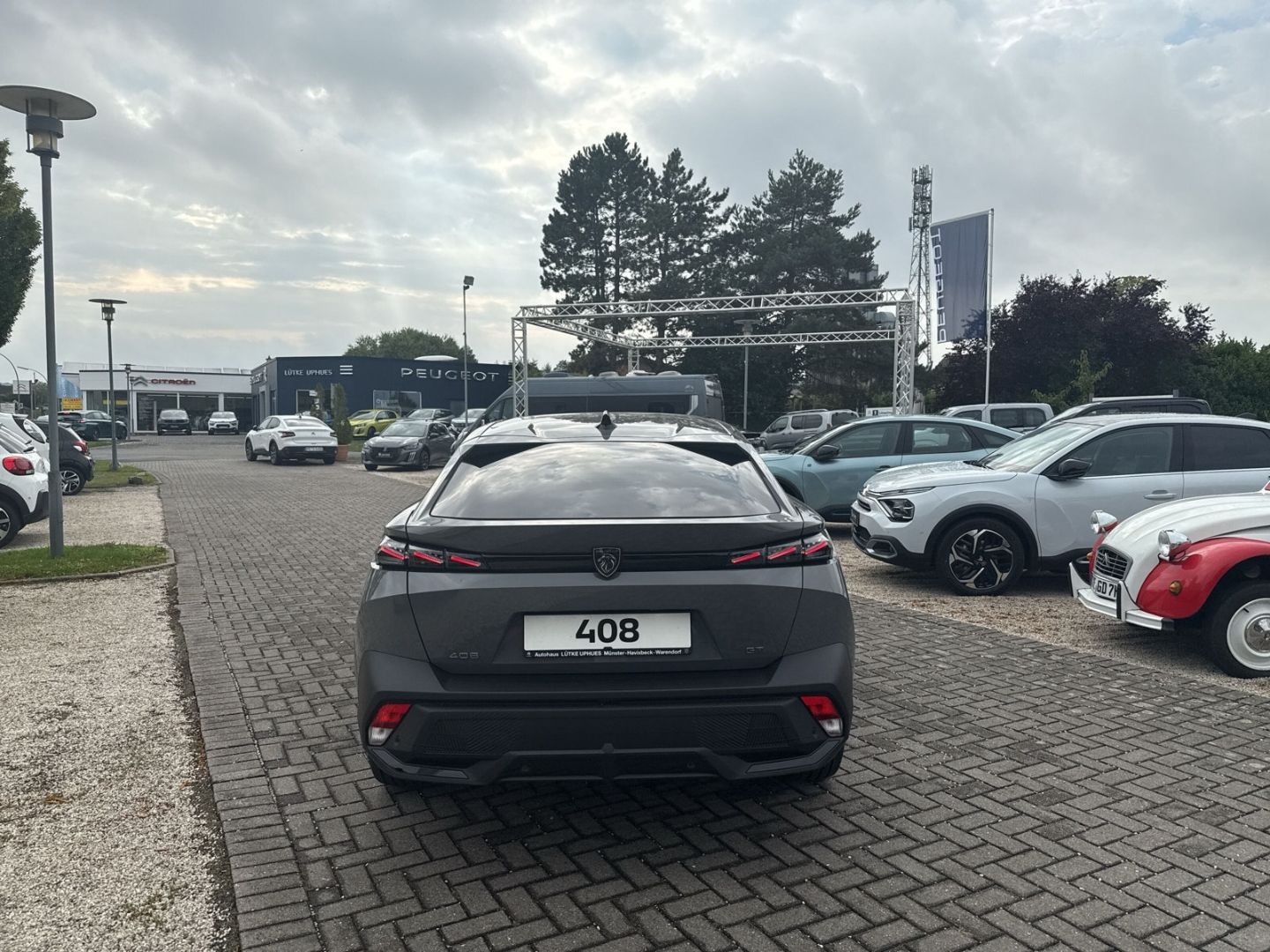 Fahrzeugabbildung Peugeot 408 GT HYBRID 145 e-DSC6 El. Panodach Navi ACC