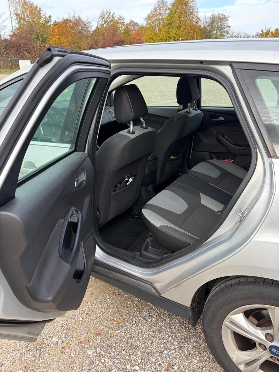 Ford Focus 2012 — photo 11