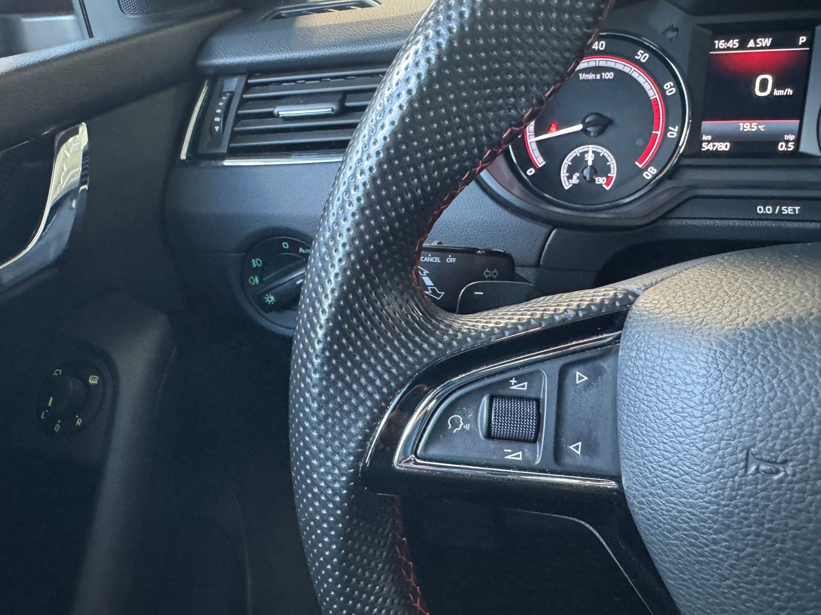 Fahrzeugabbildung SKODA Octavia Combi RS 245 LED NAVI ALU