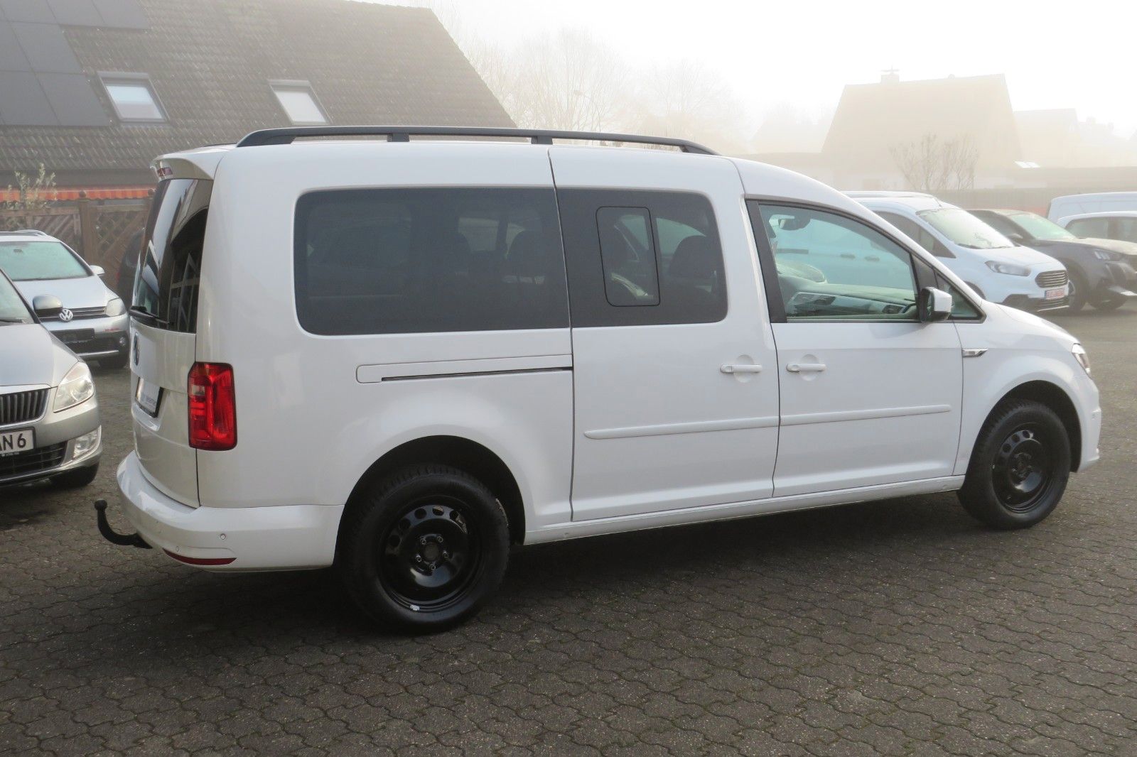 Fahrzeugabbildung Volkswagen Caddy MAXI 2.0-TDI COMFORT AHK NAVI STANDH. 1HD