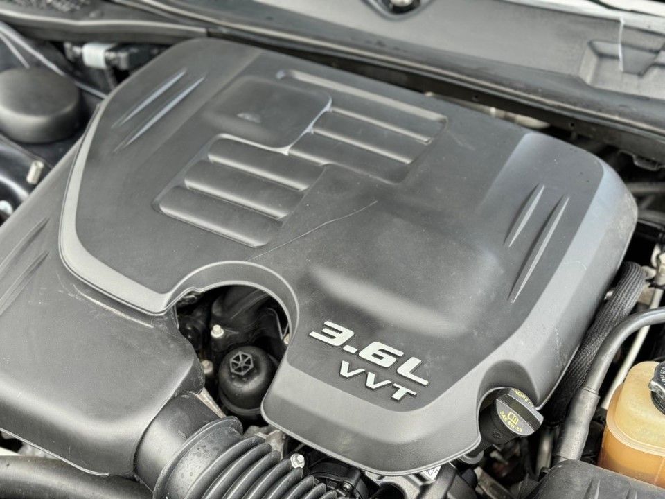 Fahrzeugabbildung Dodge Challenger 3.6 V6 SXT Kamera Spoiler PDC