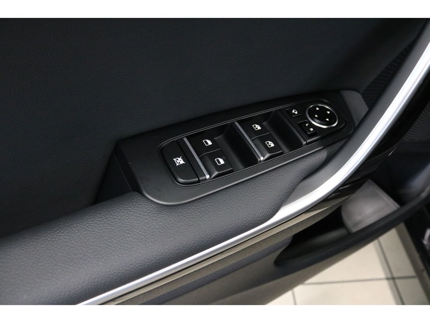 Fahrzeugabbildung Kia Ceed_sw Spirit Navi Tempomat Kamera JBL SHZ