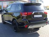 Mitsubishi Outlander 2.4Hybrid PHEV Intro Edition 4WD - Mitsubishi Outlander: Edition