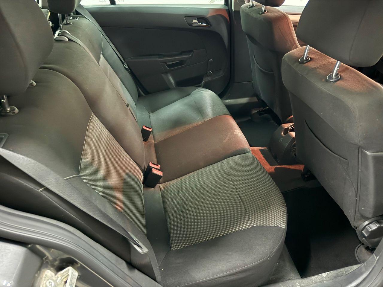 Opel Astra 2010 — photo 6