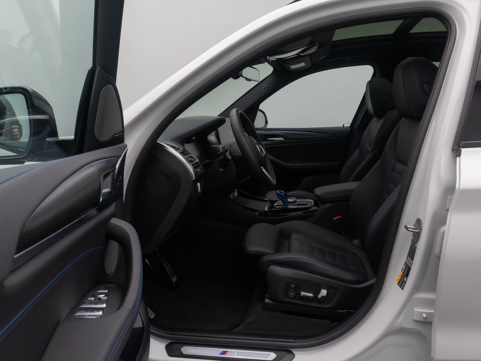 Fahrzeugabbildung BMW iX3 Impressive ACC 360°HUD AHK DAB Panorama H/K