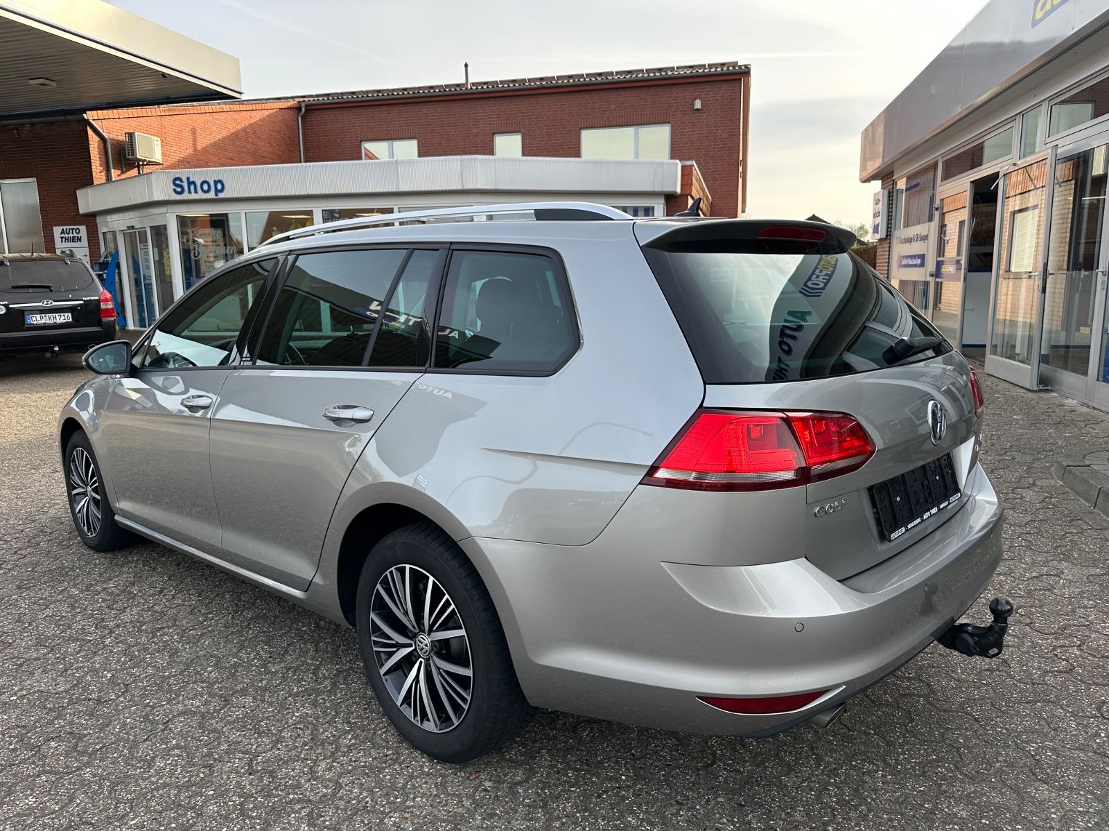 Fahrzeugabbildung Volkswagen Golf VII Variant 1.6 TDI Allstar AHK/Navi/SHZG
