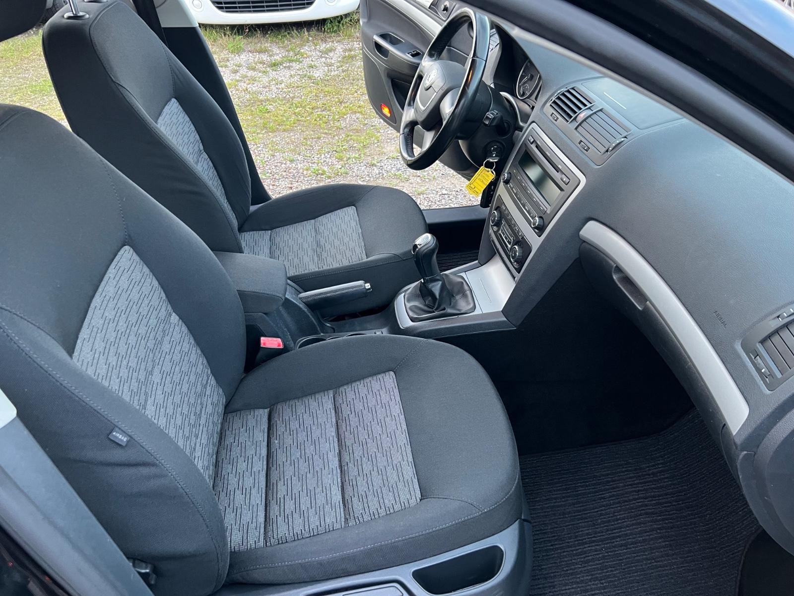 Skoda Octavia 2012 — photo 24