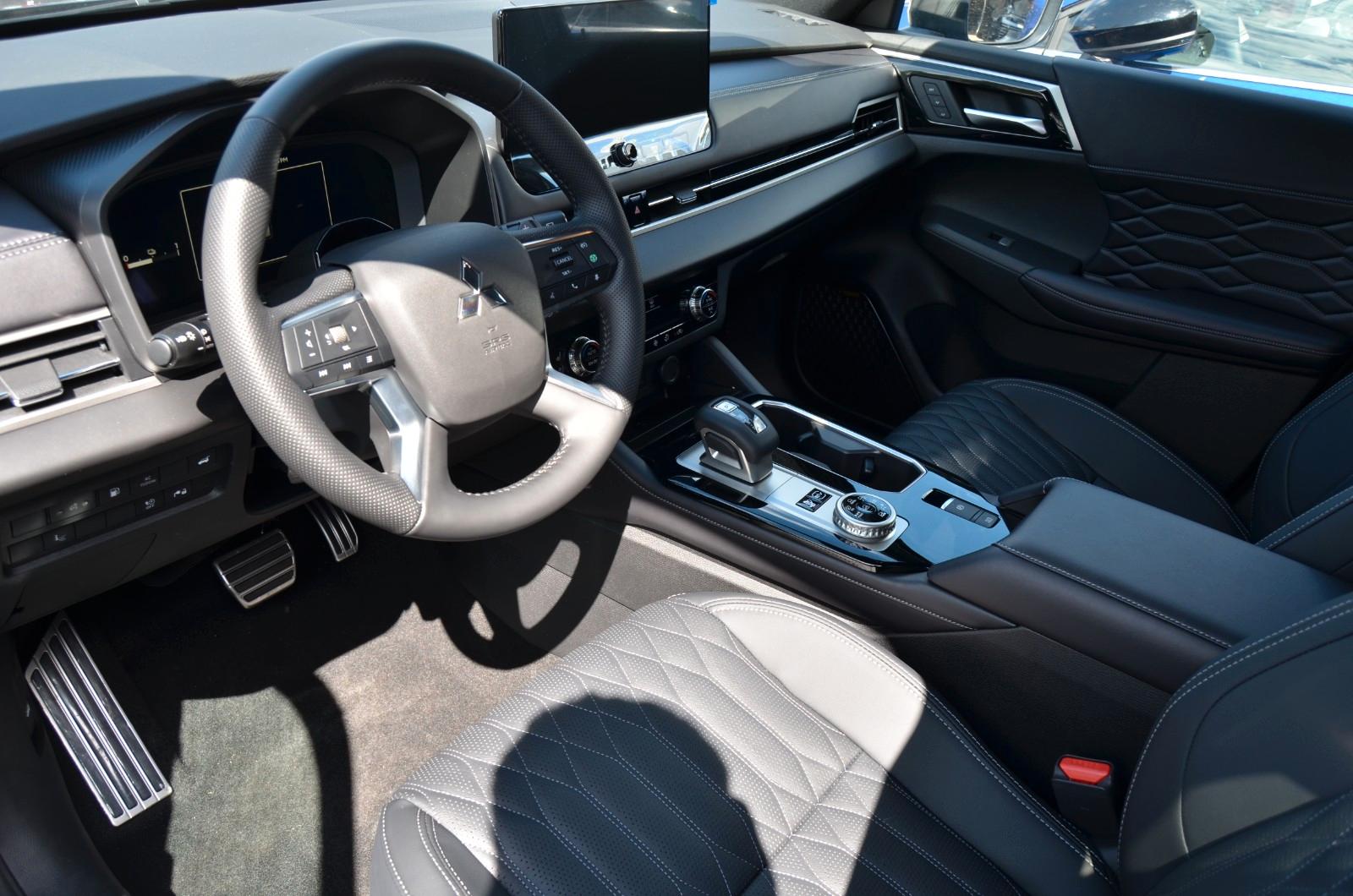 Mitsubishi Outlander 2.4 PHEV DIAMANT TOP AT 4WD LEDER MJ26