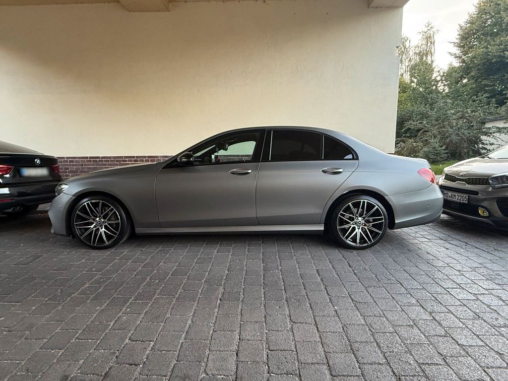 Image of Mercedes-Benz E 220
