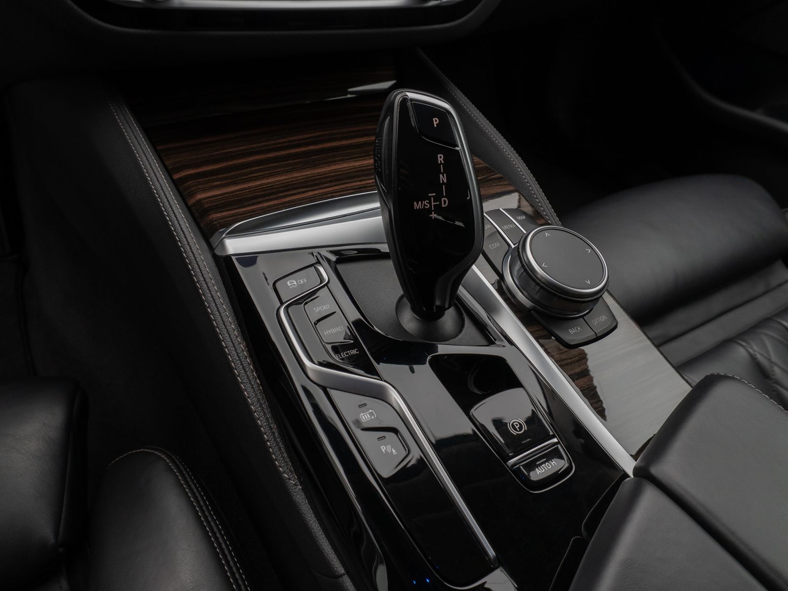 Fahrzeugabbildung BMW 530e  Luxury Line Kamera Laser HUD HiFi Komfort
