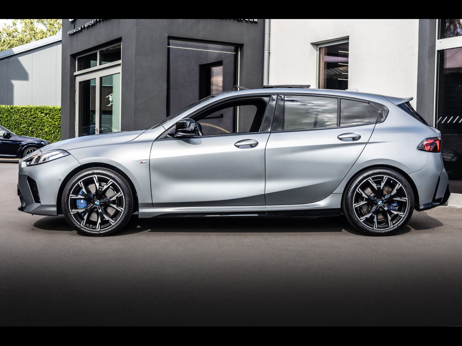 BMW M135 i XDRIVE°FACELIFT°FROZEN PURE GREY°PANO°KAM imagem 2