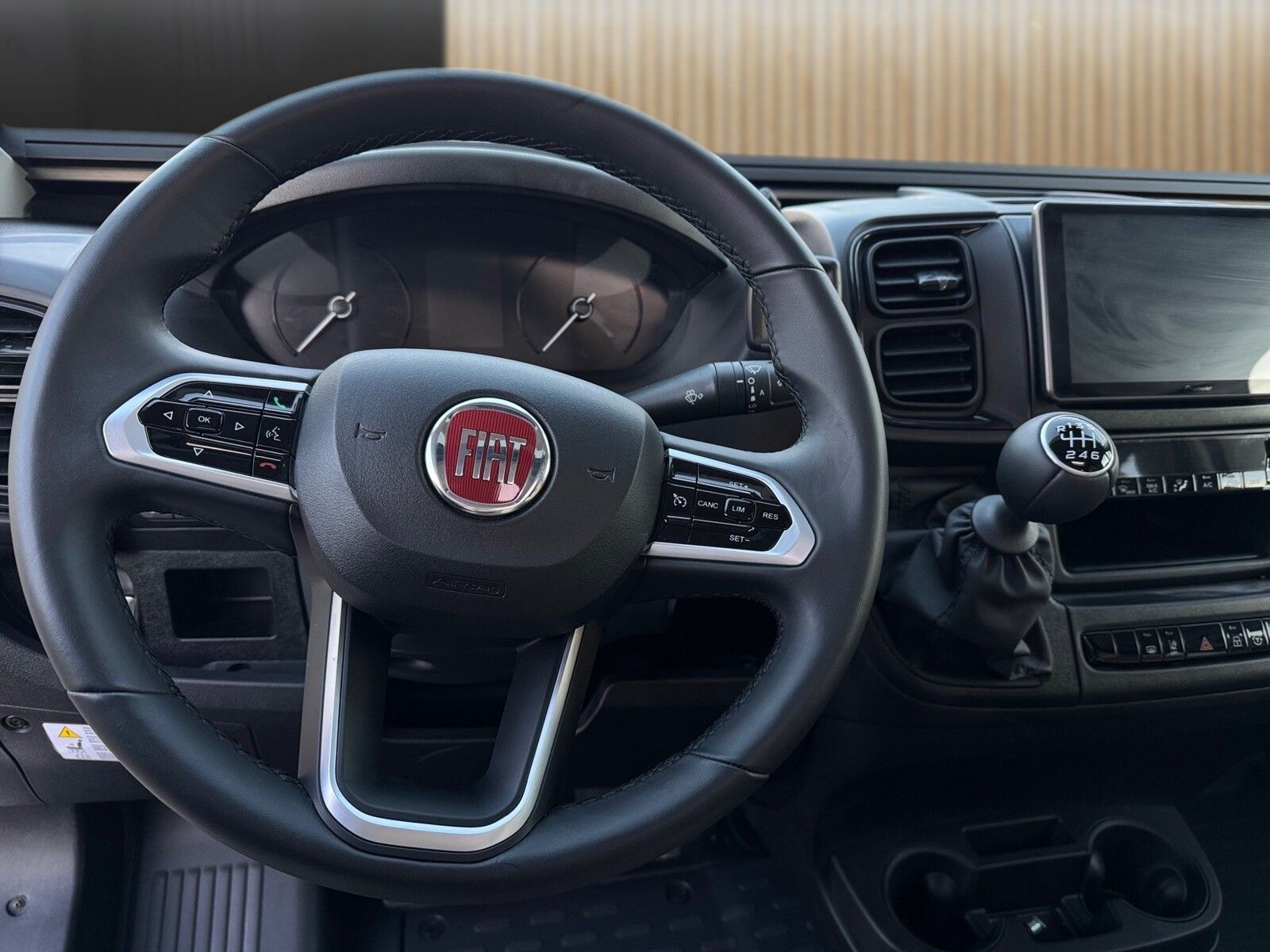 Fahrzeugabbildung Eura Mobil Van V 635 EB Radio DAB, Fahrassistenzpaket, RFK