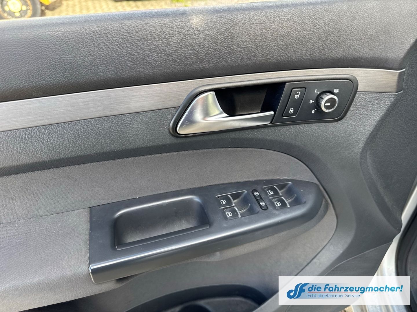 Fahrzeugabbildung Volkswagen Touran Comfortline Navi Dyn. Kurvenlicht *EXPOR