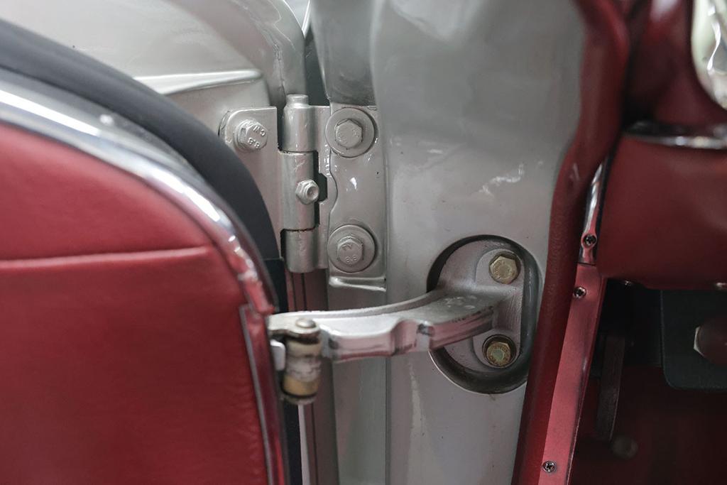 Mercedes-Benz SL 230