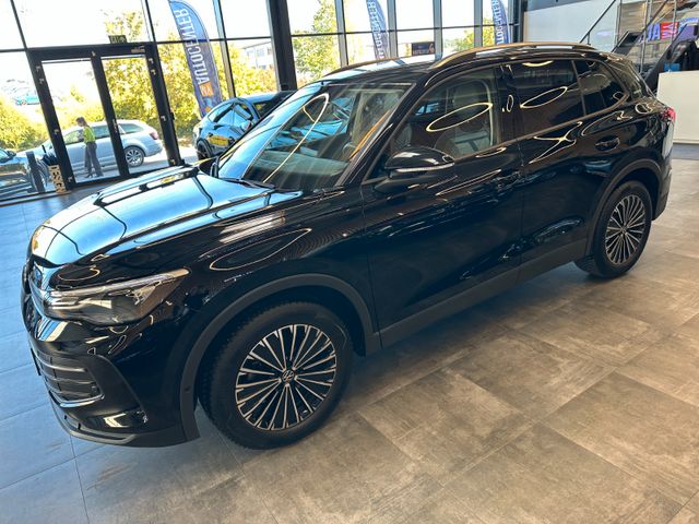 Volkswagen Tiguan *1-HAND*360°*LKHZ*ACC*LED*3-ZONEN*NAVI*
