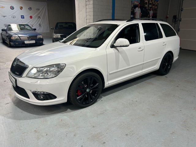 Skoda Octavia Combi RS Xenon Teilleder PDC BT ab129€ M