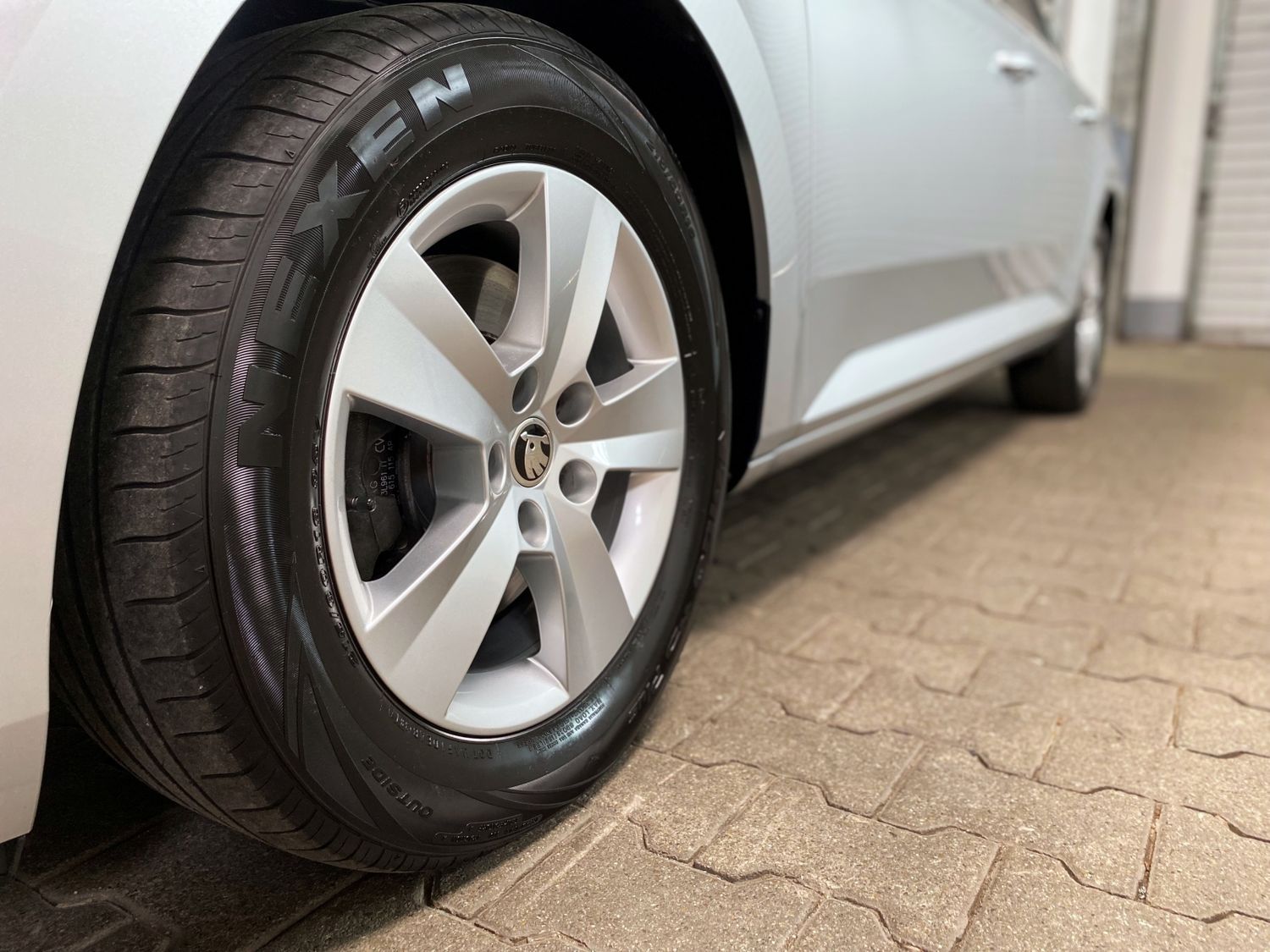 Fahrzeugabbildung SKODA Superb Ambition 4x4 DSG#ACC#Spur#Navi#Alu#PDC#Ak