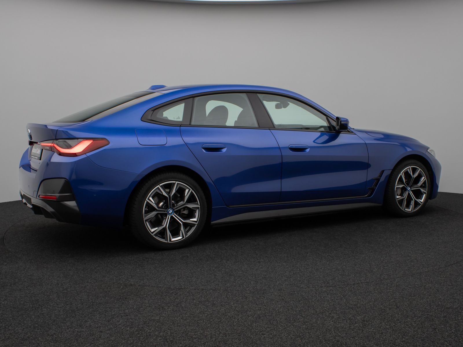 Fahrzeugabbildung BMW i4 eD40 M Sport Gran Coupè Kamera Glasdach HUD