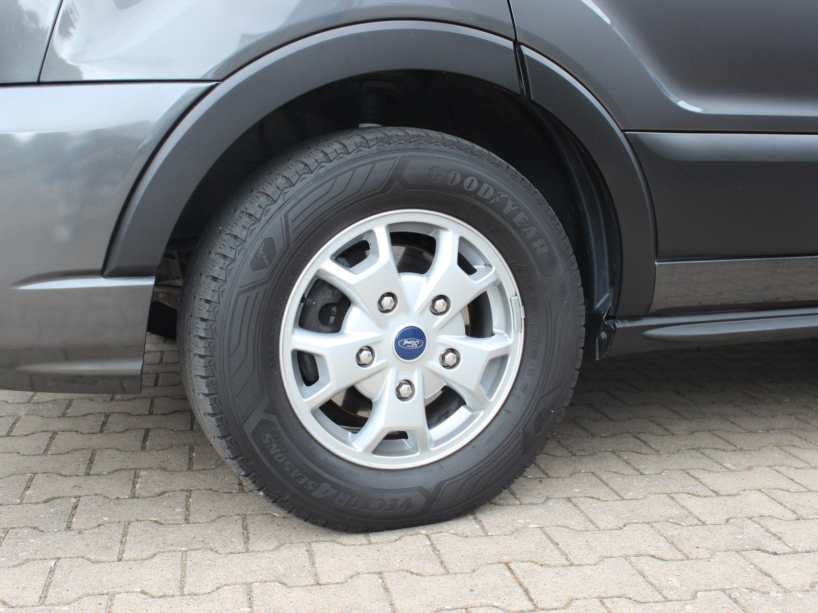 Fahrzeugabbildung Ford Transit 330 L2 Trend 2,0 TDCi DPF Mild-Hybrid