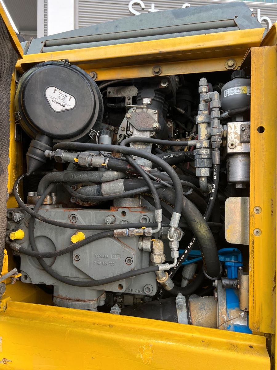 Fahrzeugabbildung Liebherr A 900 C ZW Litronic / 18.866h / 2008