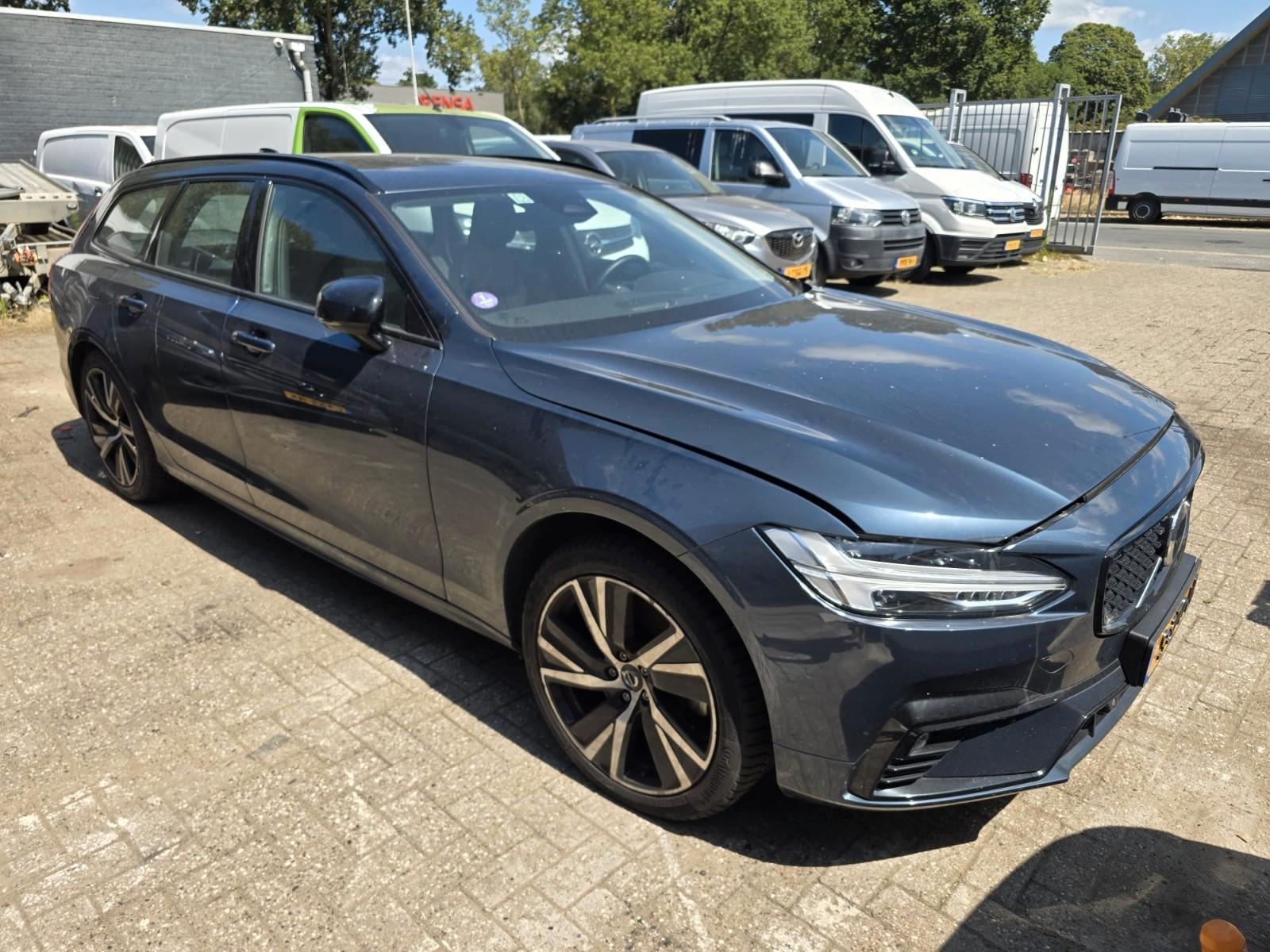 Volvo V90 Kombi Plus Dark Motor defekt €11500,- netto