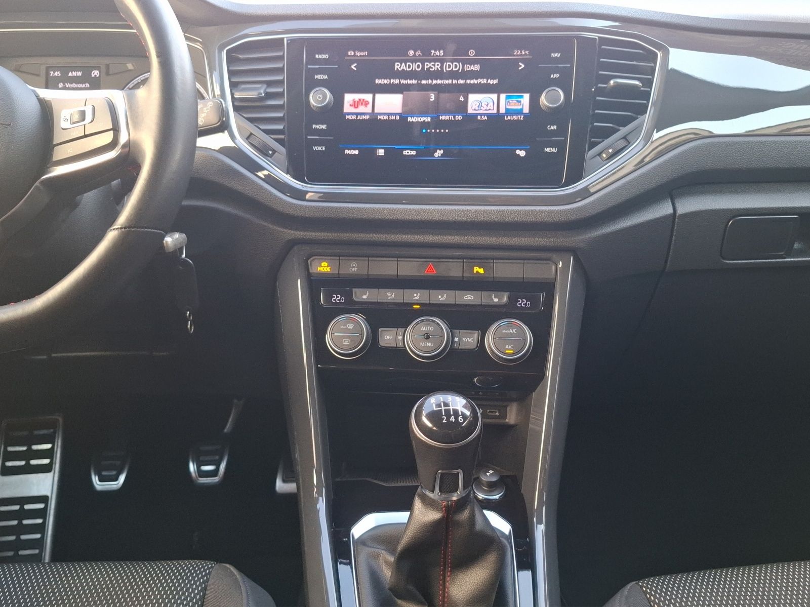 Fahrzeugabbildung Volkswagen T-Roc TSI Sport LED AHK ACC PDC SHZ