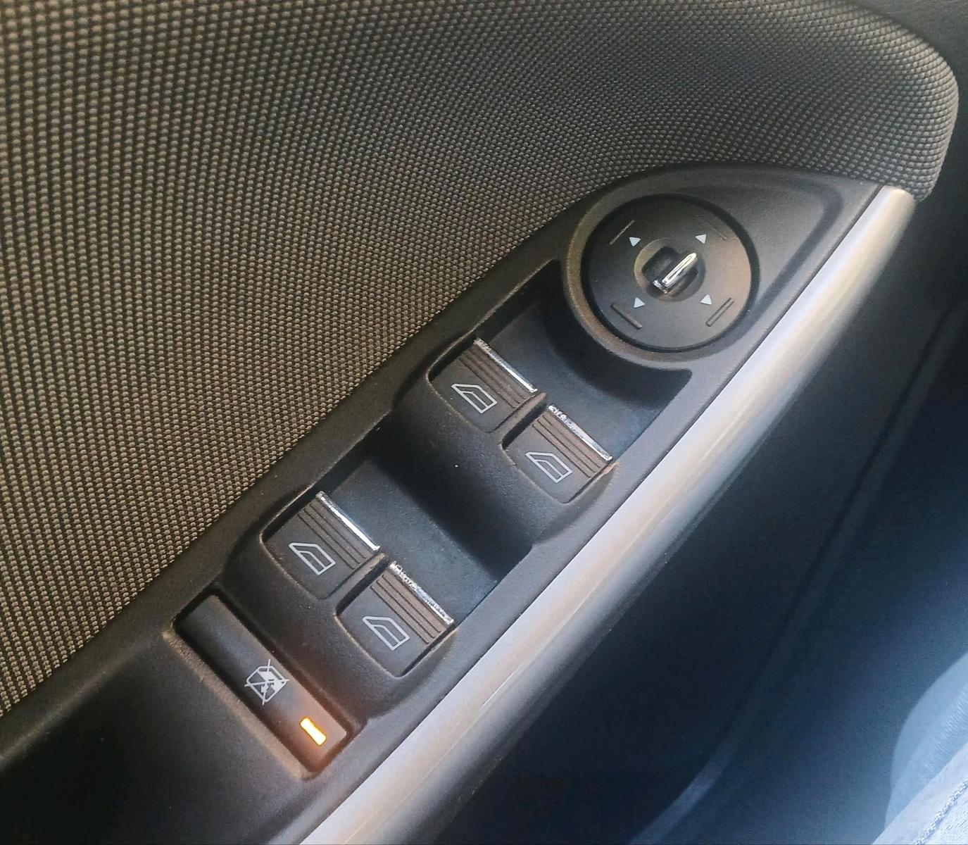 Ford Focus 2011 — photo 11