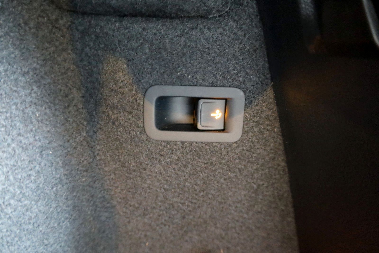 Fahrzeugabbildung SKODA Karoq Style Navi,LED,Kamera,SH,PDC,SR+WR,AHK