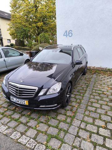 Mercedes-Benz E 220 E  T-Modell E 220 CDI BlueEfficiency