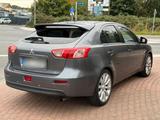 Mitsubishi Lancer 1,6 - Mitsubishi Lancer mit Benzin-Antrieb: Limousine, 1.6