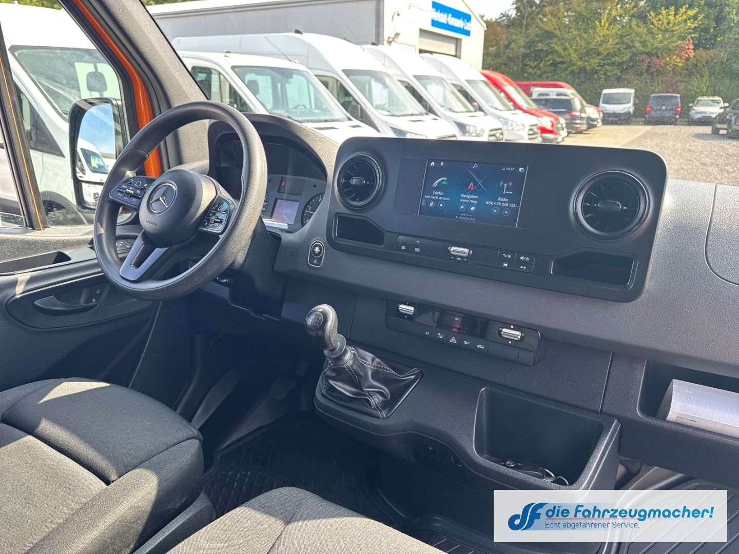 Fahrzeugabbildung Mercedes-Benz Sprinter Pritsche DoKa V6 319 CDI L3 AHK Navi DA