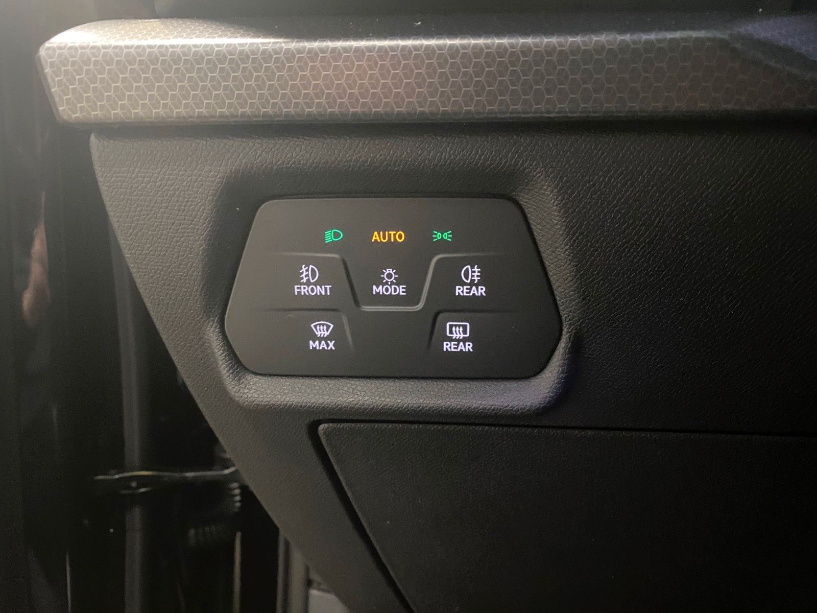 Fahrzeugabbildung SEAT Leon 1.5 TSI STYLE+R Kamera+ACC+3 Zonen KLIMA+BC