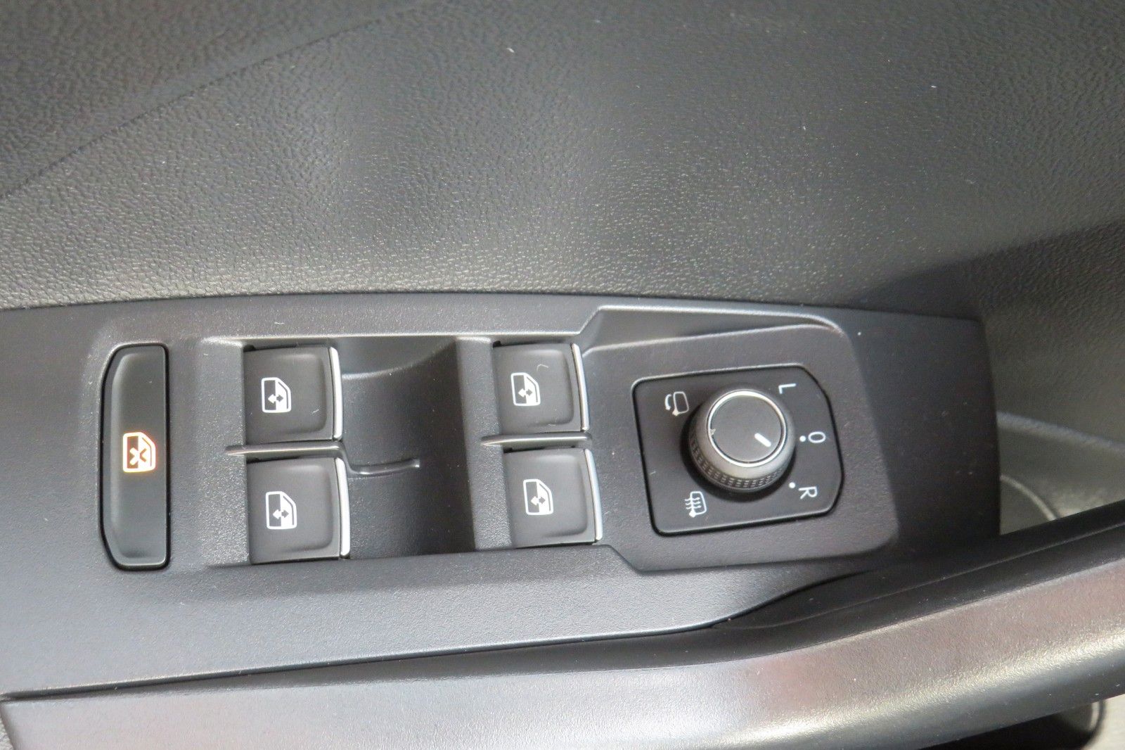 Fahrzeugabbildung Volkswagen T-Cross DSG Highline ACC NAVI KAMERA SITZH. 1Hd